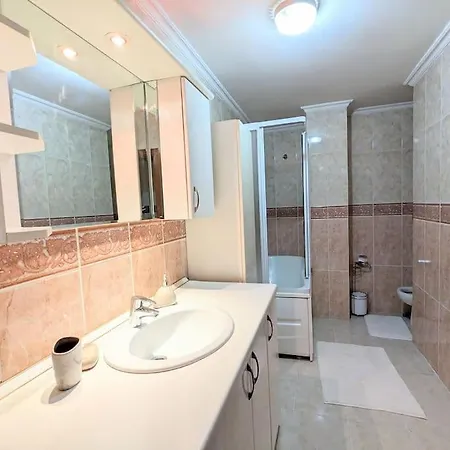 Superb & Elegant 3-bedroom Apt, Osmanbey 아파트 이스탄불