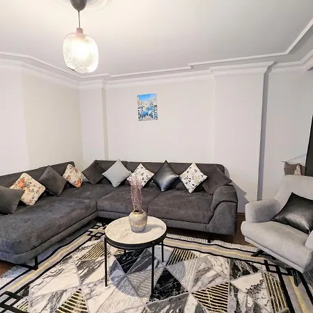 Superb & Elegant 3-bedroom Apt, Osmanbey * 이스탄불